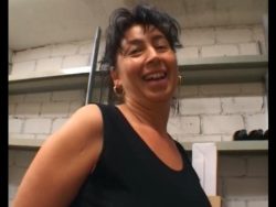 Das reife Weib lässt sich im Keller ficken