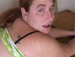 Mollige Milf genießt Fick in alle Löcher